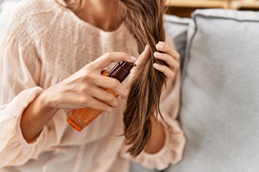 como aplicar serum pelo rizado