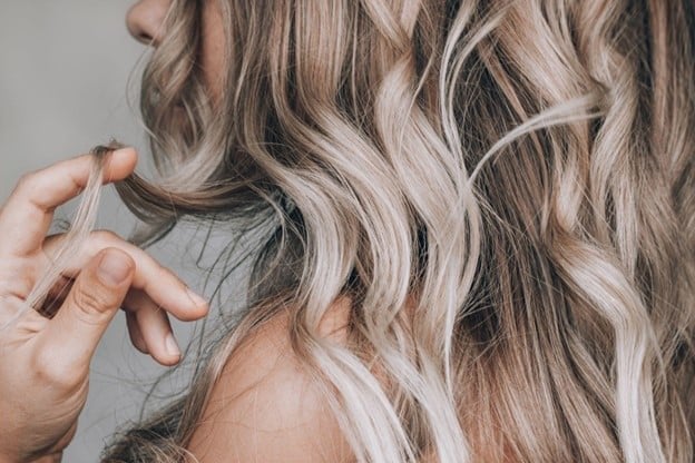 oscurecer mechas rubias