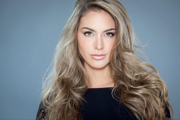 oscurecer pelo rubio con mechas oscuras