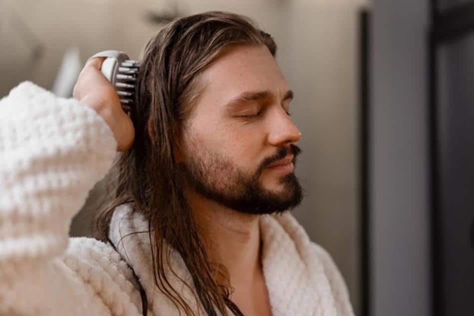 pelo con frizz hombre