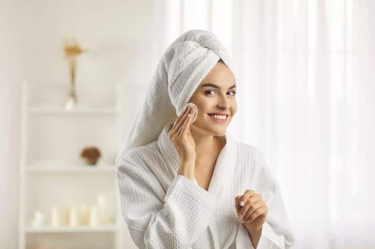 agua micelar o gel limpiador