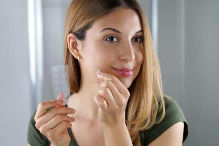 como secar los granos de la cara