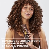 Modelo con el producto