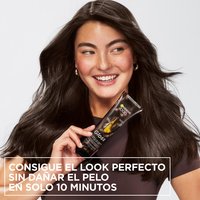 Modelo con el producto