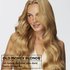 Modelo con el texto Old Money Blonde