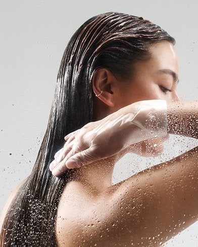 APLICAR EN CABELLO MOJADO, COMO UNA MASCARILLA. HASTA QUE EL PRODUCTO CUBRA TOTALMENTE EL PELO.