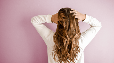 chica con mechas matizadas