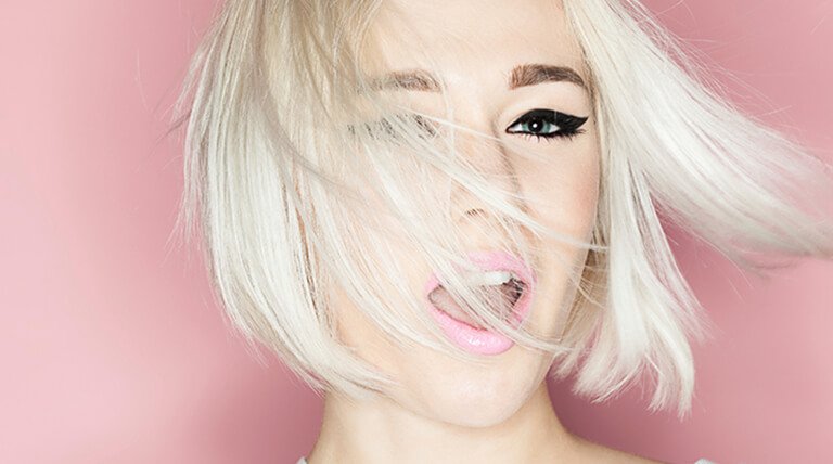 pelo blanco con corte bob