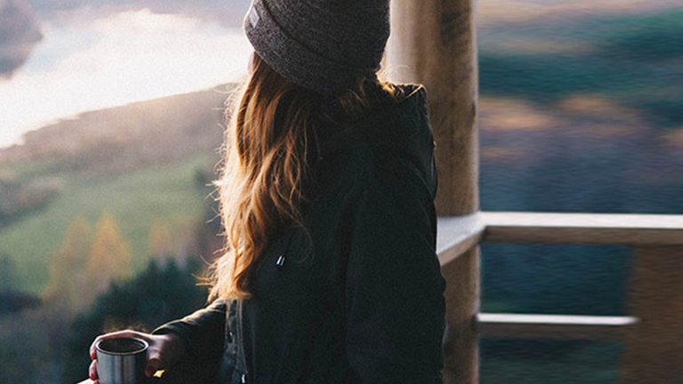 chica en la montaña