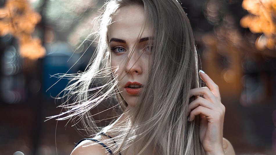 chica con pelo mushroom blonde