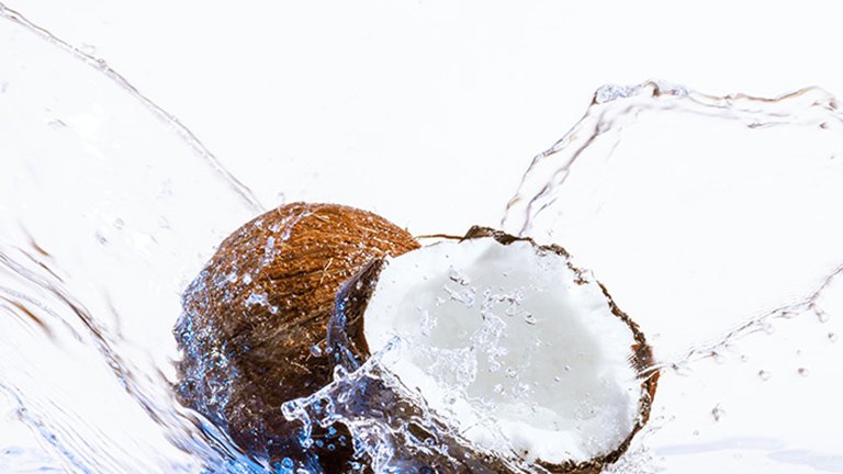 coco abierto por la mitad