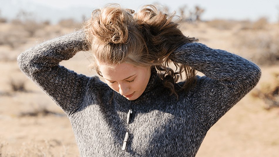 Mujer rubia con moño