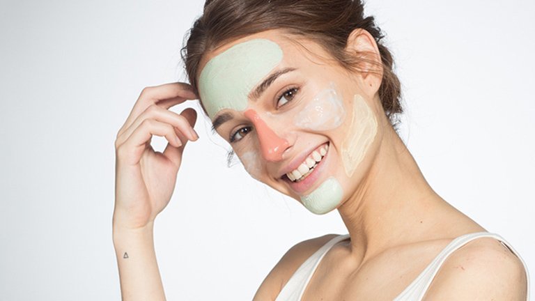 Mujer con mascarilla