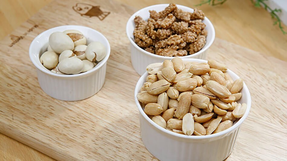 Cuencos con frutos secos