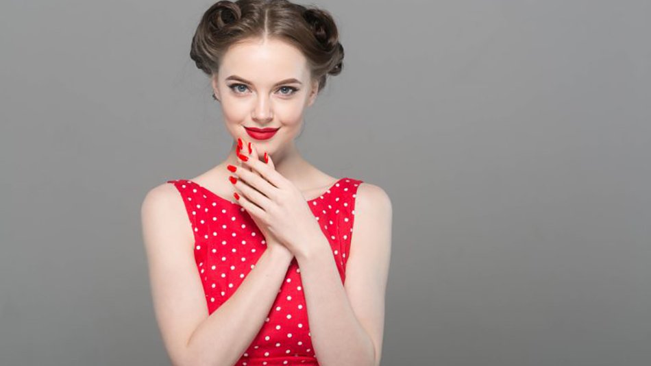 Mujer seductora con moño