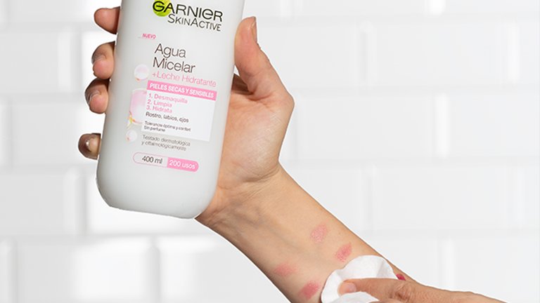agua micelar con leche hidratante