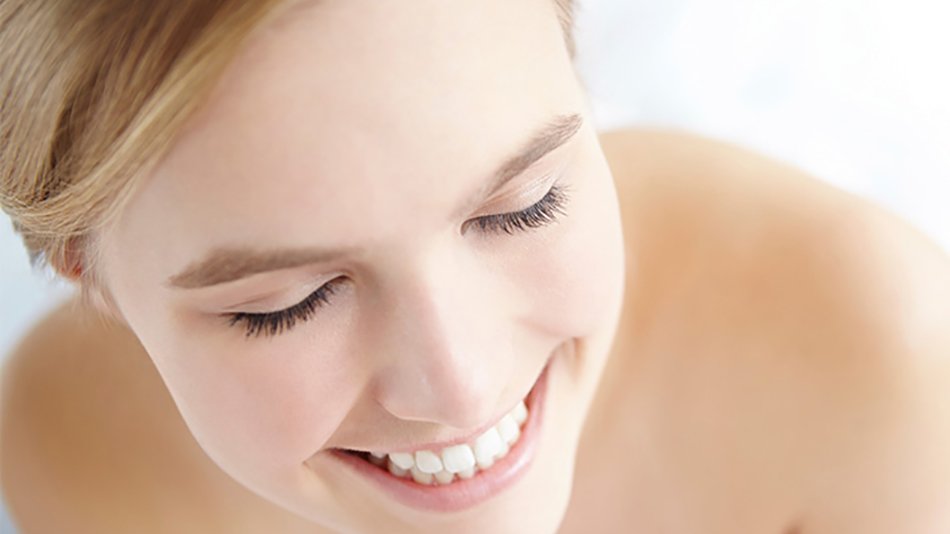 mujer sonriendo en primer plano
