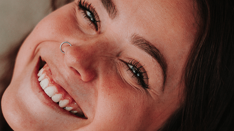 chica sonriendo