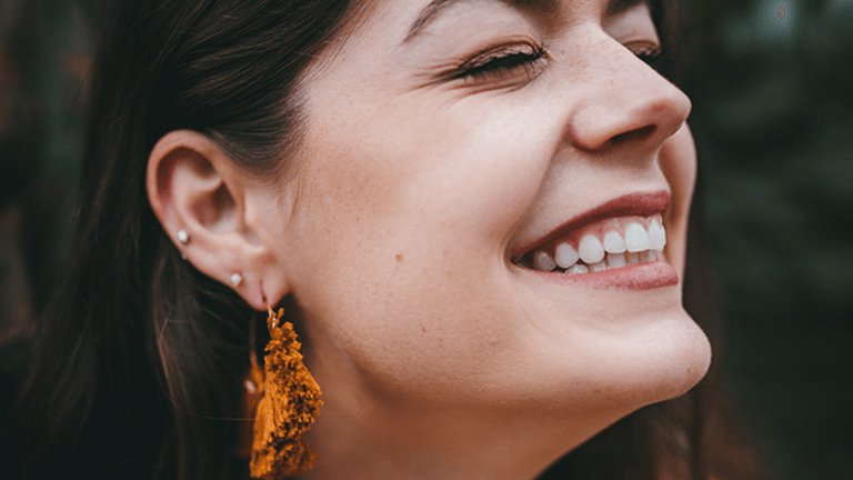 Mujer ojos cerrados