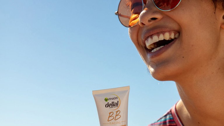 chica sonriendo BB SUN FPS50 CON COLOR