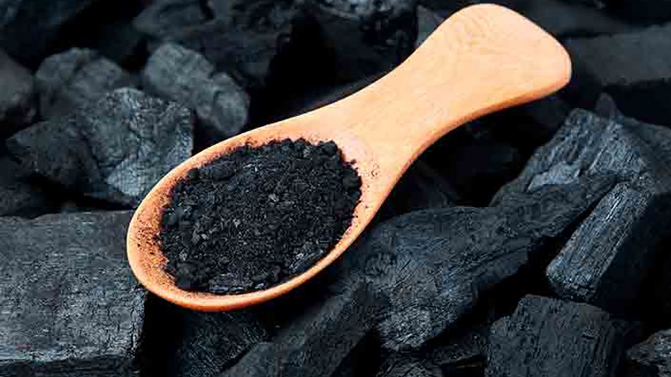Carbón para la cara: beneficios y cómo usarlo