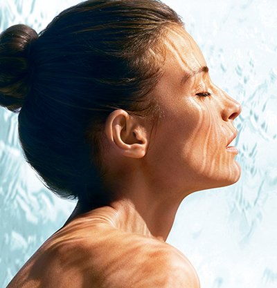 Rostro de chica tomando sol