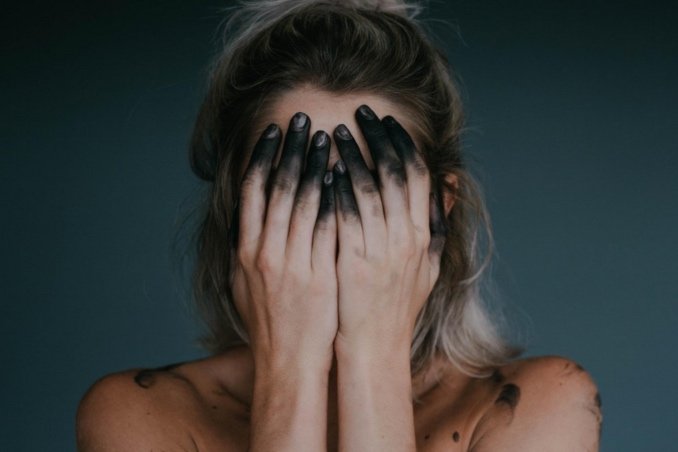 Beneficios de usar carbón activado para el pelo