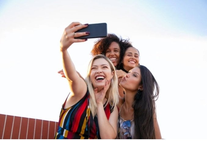Los colores de pelo que rejuvenecen y te harán sentir más joven