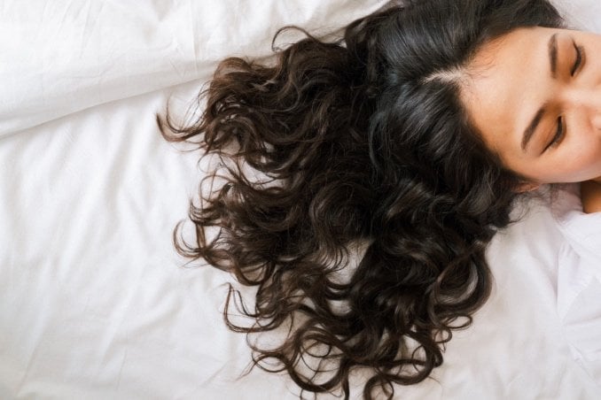 Cómo llevar el pelo marrón ceniza