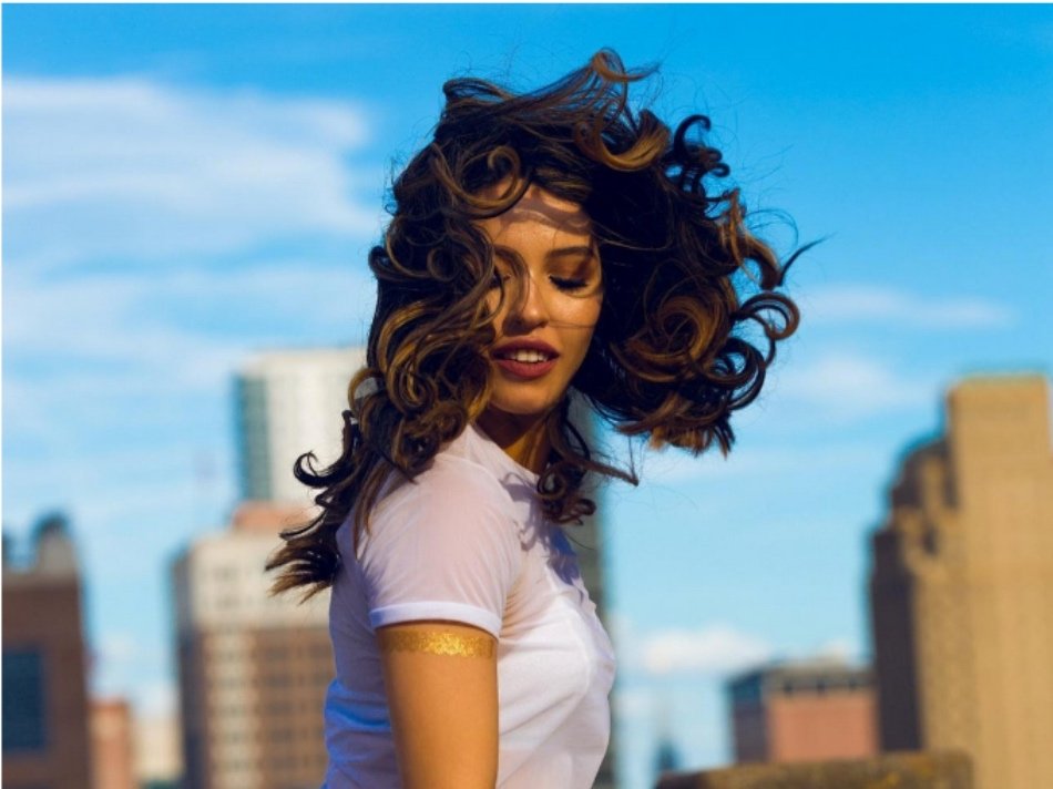 Acondicionador sin aclarado para pelo rizado, ¿conoces las maravillas de este producto?