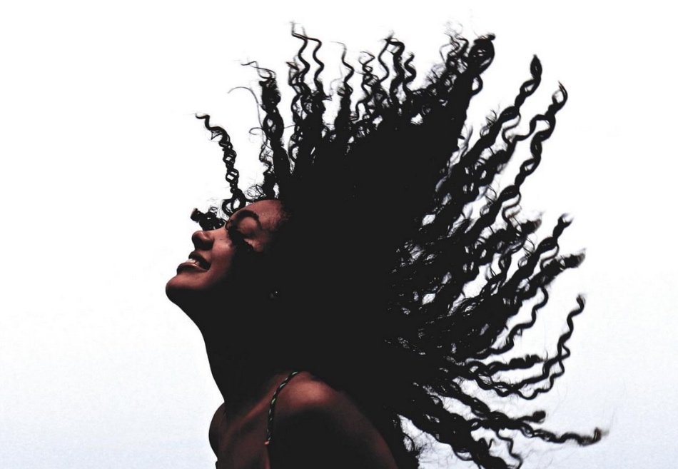 Atención melenas rizadas: así es la técnica ‘finger coil’ de la que todos hablan